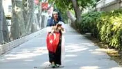 Dolmabahçe'de hareketli anlar! Şüpheli kadın gözaltına alındı Dolmabahçe'de hareketli anlar! Şüpheli kadın gözaltına alındı