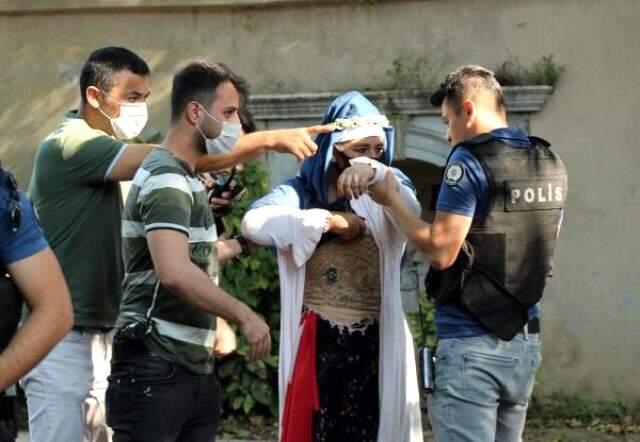 Dolmabahçe'de hareketli anlar! Şüpheli kadın gözaltına alındı Dolmabahçe'de hareketli anlar! Şüpheli kadın gözaltına alındı