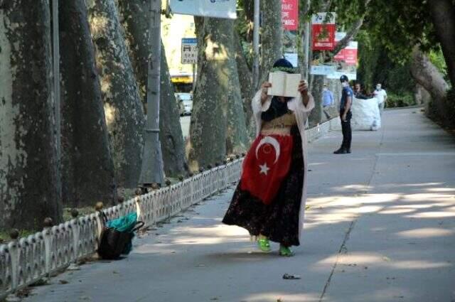 Dolmabahçe'de hareketli anlar! Şüpheli kadın gözaltına alındı Dolmabahçe'de hareketli anlar! Şüpheli kadın gözaltına alındı