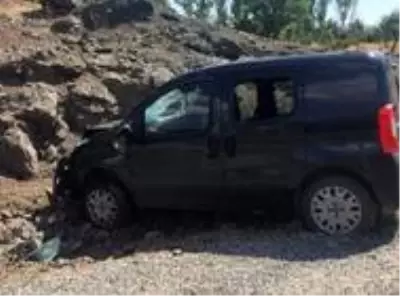 Elazığ'da trafik kazası: 1 ölü, 4 yaralı Elazığ'da trafik kazası: 1 ölü, 4 yaralı