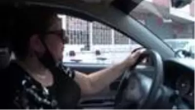 Eskişehir'in 'Şoför Nebahati' Ayşen Şentrük, taksicilikten ve kalan vakitlerde erkek kuaförlüğü... Eskişehir'in 'Şoför Nebahati' Ayşen Şentrük, taksicilikten ve kalan vakitlerde erkek kuaförlüğü...