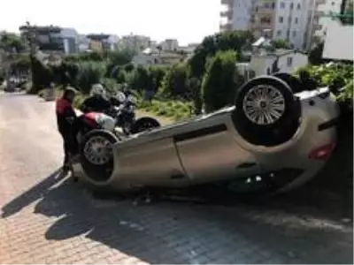 Geriye doğru manevra yapmak isterken aracı takla atan sürücü yaralandı
