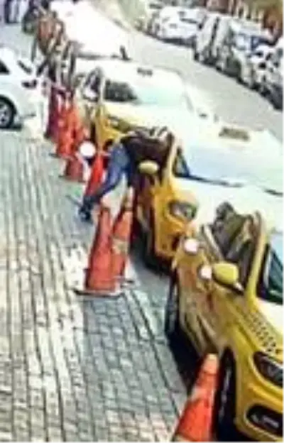 Hem hırsızlık yaptı, hem de selam verdi Hem hırsızlık yaptı, hem de selam verdi