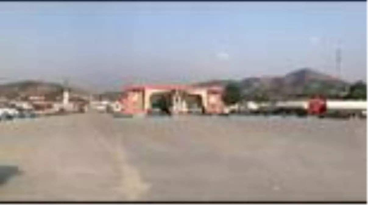 İran'daki Kadiri tarikatı mensupları gümrük kapısını basarak Irak'a geçti