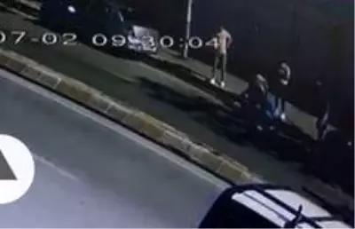 İstanbul A.Ş. ait otobüsten düşen kadın ağır yaralandı İstanbul A.Ş. ait otobüsten düşen kadın ağır yaralandı