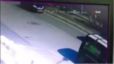İstanbul A.Ş. ait otobüsten düşen kadın ağır yaralandı İstanbul A.Ş. ait otobüsten düşen kadın ağır yaralandı