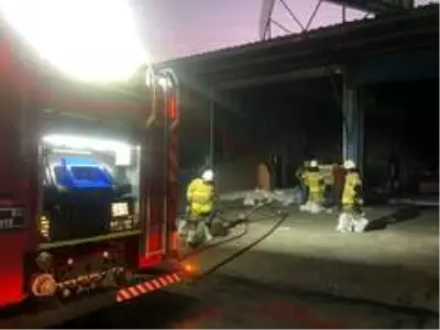 İzmir'de oto tamir atölyesinde patlama paniği İzmir'de oto tamir atölyesinde patlama paniği