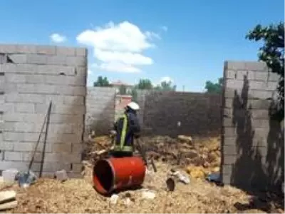 Son dakika haber! Karaman'da tutuşan kuru otlar saman balyalarını kül etti