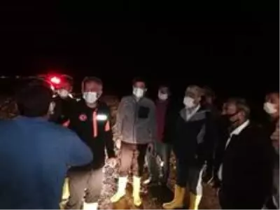 Kırşehir'de, ani bastıran dolu ve sağanak nedeniyle sel oluştu Kırşehir'de, ani bastıran dolu ve sağanak nedeniyle sel oluştu
