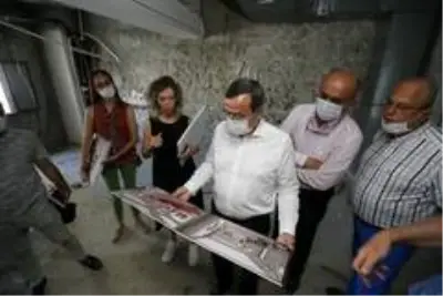 Konak Belediyesi meclis binası yolda Konak Belediyesi meclis binası yolda