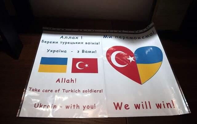 Milli Savunma Bakanı Akar'ı Kiev'de duygulandıran not Milli Savunma Bakanı Akar'ı Kiev'de duygulandıran not