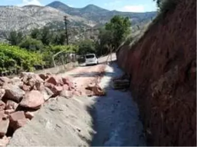 Nallıhan'da heyelan riski oluşan yerlere duvar yapılıyor