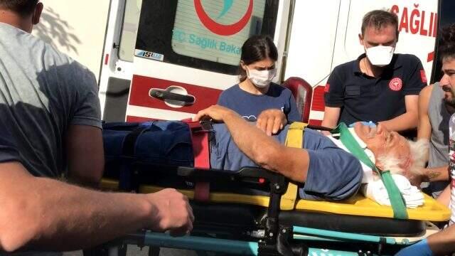 Otomobilin çarptığı yaşlı adamın yakınları ortalığı ayağa kaldırdı Otomobilin çarptığı yaşlı adamın yakınları ortalığı ayağa kaldırdı