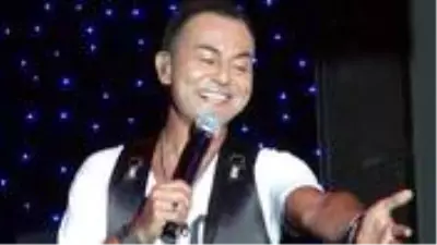 Serdar Ortaç'ın en komik anları! Makyaj filtresi yaparak şarkı söyledi Serdar Ortaç'ın en komik anları! Makyaj filtresi yaparak şarkı söyledi