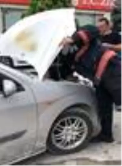 Seyir halinde otomobil yandı
