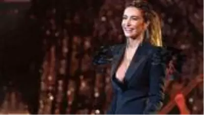 Sıla, sevgilisine şiddet uyguladığı iddia edilen Özer Arkun'la arkadaşlığını bitirdi Sıla, sevgilisine şiddet uyguladığı iddia edilen Özer Arkun'la arkadaşlığını bitirdi