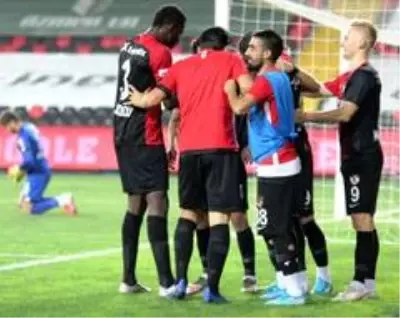 Süper Lig: Gaziantep FK: 3 Konyaspor: 1 (Maç sonucu) Süper Lig: Gaziantep FK: 3 Konyaspor: 1 (Maç sonucu)