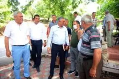 Topaloğlu, Beycik sakinlerinin şikayetlerini dinledi. Topaloğlu, Beycik sakinlerinin şikayetlerini dinledi.