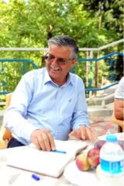 Topaloğlu, Beycik sakinlerinin şikayetlerini dinledi. Topaloğlu, Beycik sakinlerinin şikayetlerini dinledi.