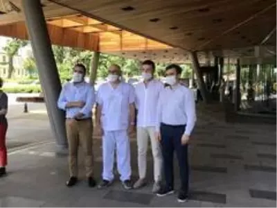 Ünlü şarkıcı Özen: 'Araftayız diyebiliriz, hüznü ve sevinci bir arada yaşıyoruz' Ünlü şarkıcı Özen: 'Araftayız diyebiliriz, hüznü ve sevinci bir arada yaşıyoruz'