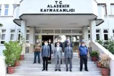 Vali Karadeniz Alaşehir'de incelemelerde bulundu Vali Karadeniz Alaşehir'de incelemelerde bulundu