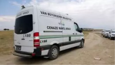 106,5 metre derinlikteki batık tekneden cesetler çıkarılıyor 106,5 metre derinlikteki batık tekneden cesetler çıkarılıyor