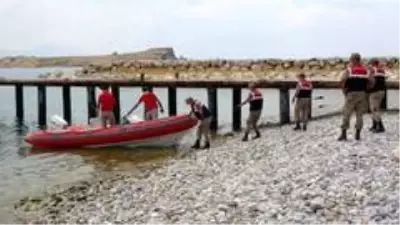 106,5 metre derinlikteki batık tekneden cesetler çıkarılıyor 106,5 metre derinlikteki batık tekneden cesetler çıkarılıyor
