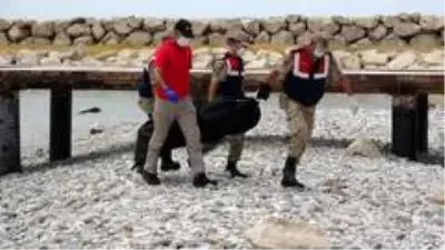 106,5 metre derinlikteki batık tekneden cesetler çıkarılıyor 106,5 metre derinlikteki batık tekneden cesetler çıkarılıyor