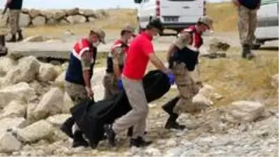 106,5 metre derinlikteki batık tekneden cesetler çıkarılıyor 106,5 metre derinlikteki batık tekneden cesetler çıkarılıyor