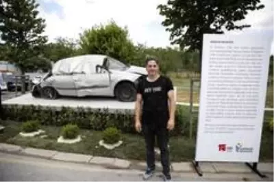 Son dakika haber... 15 Temmuz'da tankın ezdiği otomobil Esenler'de sergileniyor Son dakika haber... 15 Temmuz'da tankın ezdiği otomobil Esenler'de sergileniyor