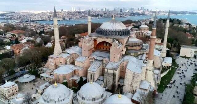 26 yıldır mücadele verdiği Ayasofya davasını kazanan Kandemir: Çok sevinçliyim, ilk namaza gideceğim 26 yıldır mücadele verdiği Ayasofya davasını kazanan Kandemir: Çok sevinçliyim, ilk namaza gideceğim