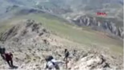 2675 rakımlı zirvede Türk bayrağı 2675 rakımlı zirvede Türk bayrağı
