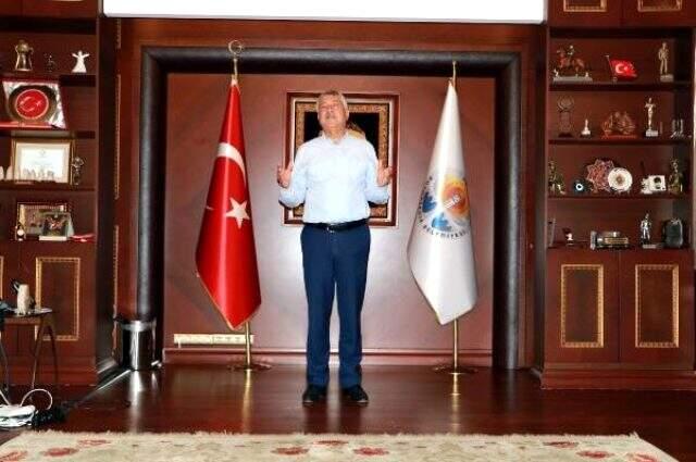 Adana Büyükşehir Belediye Başkanı Zeydan Karalar'ın makam odasına haciz geldi Adana Büyükşehir Belediye Başkanı Zeydan Karalar'ın makam odasına haciz geldi