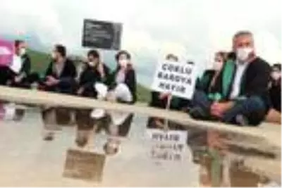 Ardahan'da avukatlardan 'Baro düzenlemesi' protestosu Ardahan'da avukatlardan 'Baro düzenlemesi' protestosu