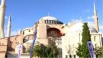 Ayasofya önünde sevinç gösterileri Ayasofya önünde sevinç gösterileri