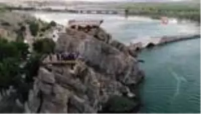 Bakan Kurum'dan tarihi bölgede tekne turu Bakan Kurum'dan tarihi bölgede tekne turu