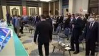 Bakan Pakdemirli, konuşmasını yarıda kesip Ayasofya müjdesini verdi