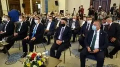 Bakan Pakdemirli, konuşmasını yarıda kesip Ayasofya müjdesini verdi Bakan Pakdemirli, konuşmasını yarıda kesip Ayasofya müjdesini verdi