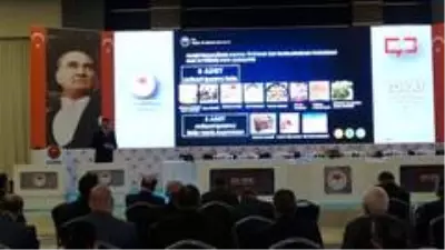 Bakan Pakdemirli, konuşmasını yarıda kesip Ayasofya müjdesini verdi Bakan Pakdemirli, konuşmasını yarıda kesip Ayasofya müjdesini verdi