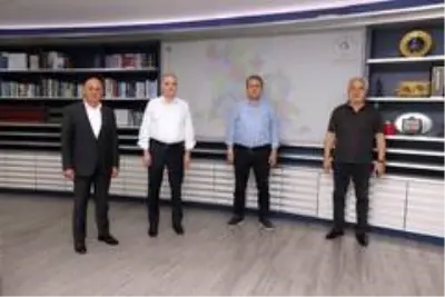 Başkan Özlü esnafın sorunlarını dinledi Başkan Özlü esnafın sorunlarını dinledi