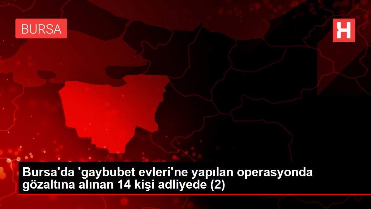 Bursa'da 'gaybubet evleri'ne yapılan operasyonda gözaltına alınan 14 kişi adliyede (2) Bursa'da 'gaybubet evleri'ne yapılan operasyonda gözaltına alınan 14 kişi adliyede (2)