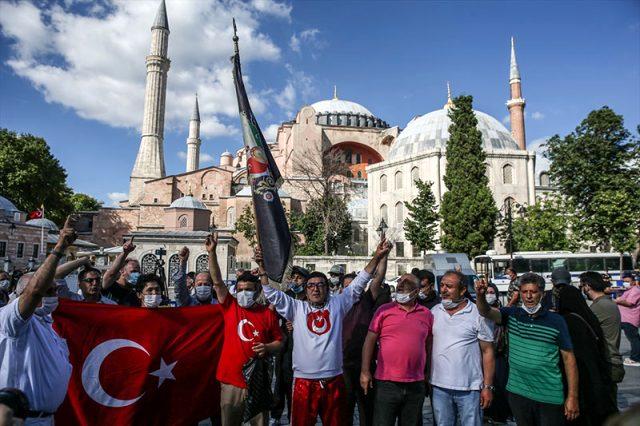 Danıştay'ın kararı Ayasofya Meydanı'nda coşkuyla karşılandı