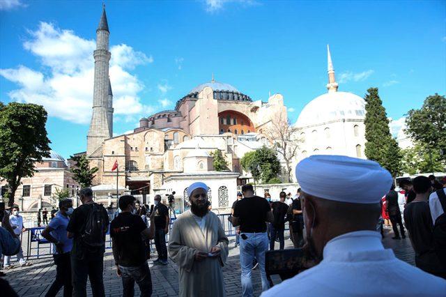 Danıştay'ın kararı Ayasofya Meydanı'nda coşkuyla karşılandı