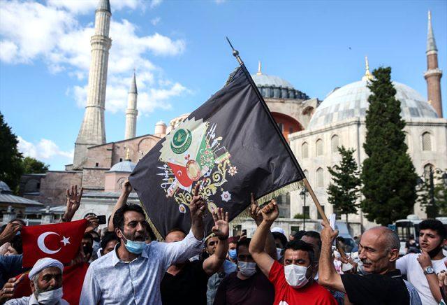 Danıştay'ın kararı Ayasofya Meydanı'nda coşkuyla karşılandı