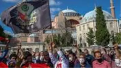 Danıştay’ın kararı Ayasofya Meydanı’nda coşkuyla karşılandı