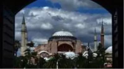 Danıştay'ın müze kararını iptal etmesiyle Ayasofya önünde 'Ya Allah Bismillah Allahu Ekber' sesleri yükseldi Danıştay'ın müze kararını iptal etmesiyle Ayasofya önünde 'Ya Allah Bismillah Allahu Ekber' sesleri yükseldi