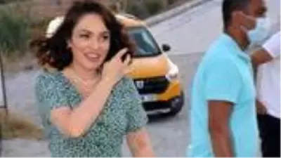 Tektaş yüzük takan Ezgi Mola'da kafa karıştıran evlilik çıkışı Tektaş yüzük takan Ezgi Mola'da kafa karıştıran evlilik çıkışı