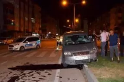 Hafif ticari aracın çarptığı yaşlı adam yaralandı