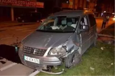 Hafif ticari aracın çarptığı yaşlı adam yaralandı Hafif ticari aracın çarptığı yaşlı adam yaralandı
