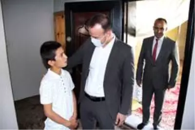 Hayalini kurduğu okula gidebilmek için gösterdiği çaba hayran bıraktı Hayalini kurduğu okula gidebilmek için gösterdiği çaba hayran bıraktı